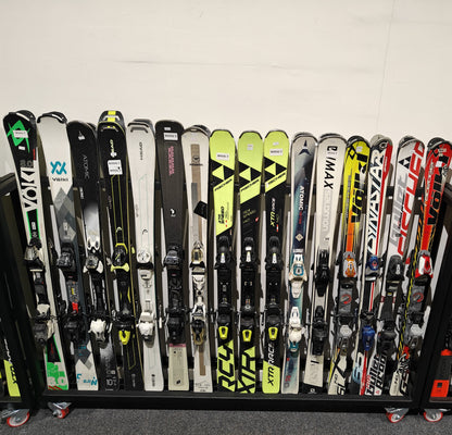 Rek 2: ski's gebruikt tussen 140 - 144 cm