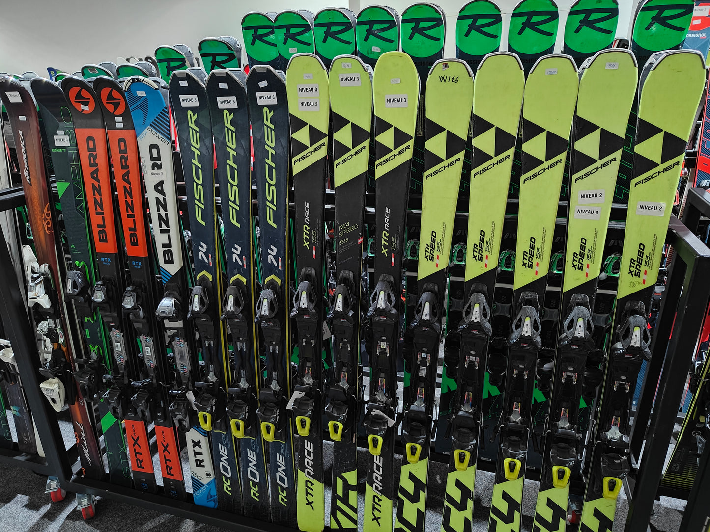 Rek 6: ski's gebruikt tussen 152 - 155 cm