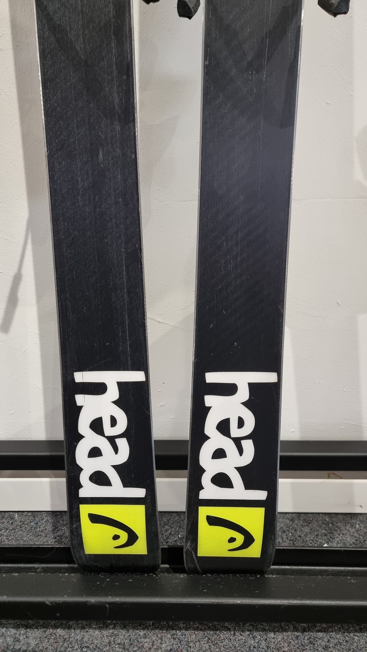 Head Framewall Eightyfour 161cm
