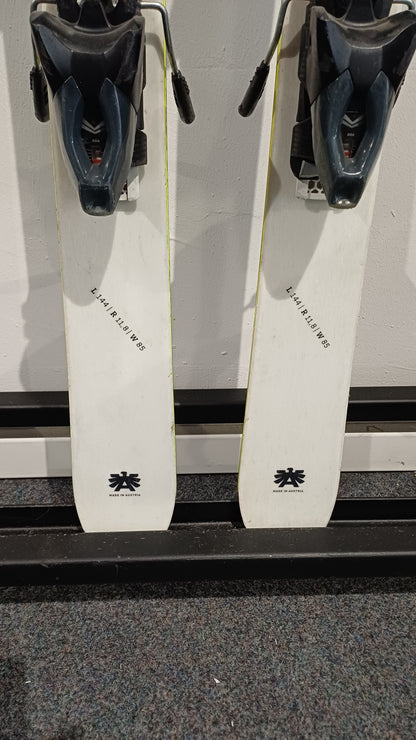 Kastle LX 85 144 cm